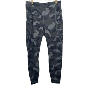 Active Life Women's Size Large Leggings Camo Print Green Side Pockets